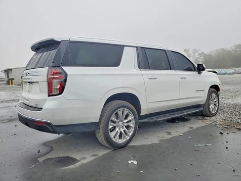 Used 2021 Chevrolet Suburban LT w/ LT Signature Package RWD image 3