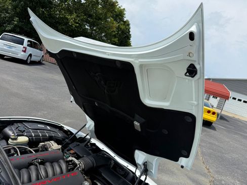 Used 1998 Chevrolet Corvette Coupe RWD image 27