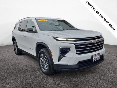 Used 2025 Chevrolet Traverse LT