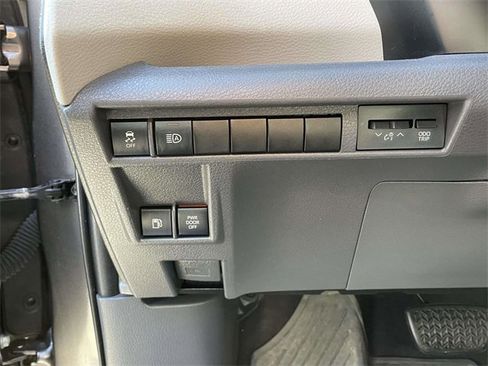 Used 2022 Toyota Sienna XLE image 22