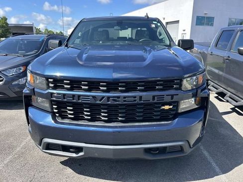 Used 2020 Chevrolet Silverado 1500 Custom w/ Custom Value Package AWD/4WD image 2