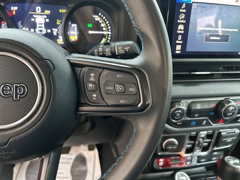 Used 2024 Jeep Wrangler Unlimited Rubicon 4xe AWD/4WD image 21