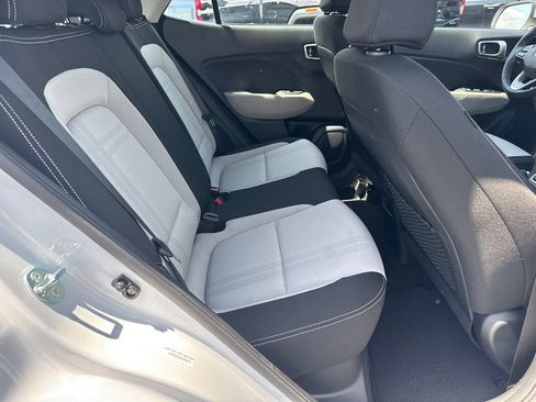 Used 2025 Hyundai Venue SEL FWD image 16