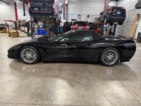 Used 2002 Chevrolet Corvette Convertible w/ Preferred Equipment Group2 RWD image 16