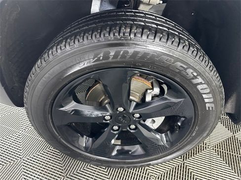 Used 2023 Jeep Grand Cherokee Altitude image 2