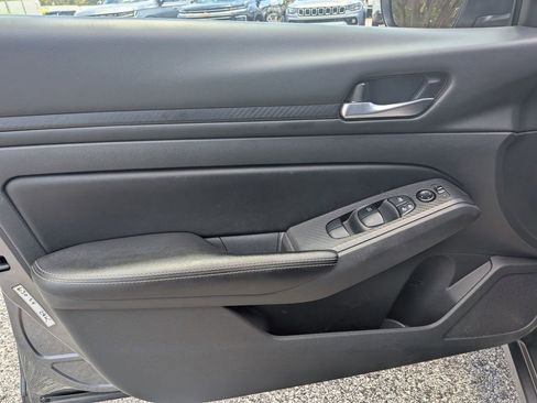 Used 2024 Nissan Altima 2.5 SV FWD image 13