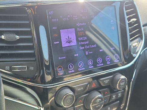 Used 2019 Jeep Grand Cherokee Limited AWD/4WD image 31