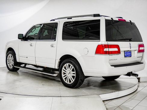 Used 2011 Lincoln Navigator L 4WD image 5