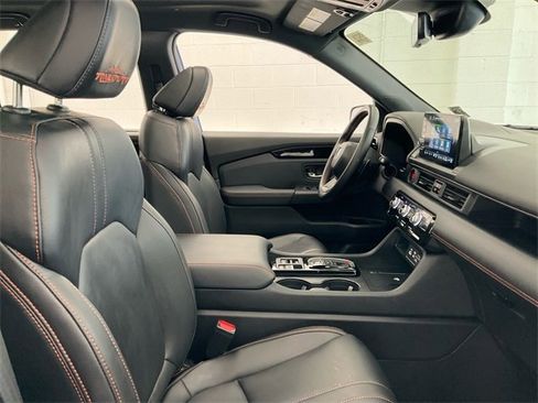 Certified 2023 Honda Pilot TrailSport image 31