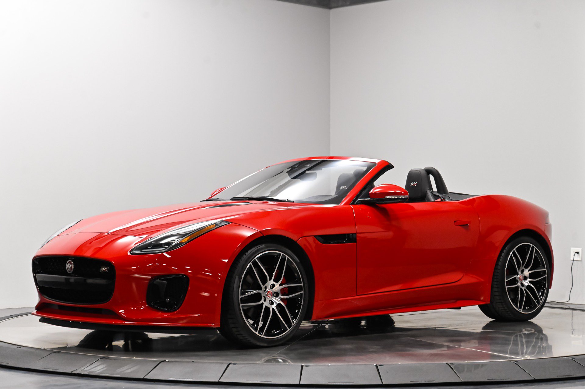 Used 2020 Jaguar F-TYPE Convertible RWD image 2