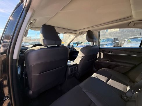 Used 2025 Toyota Camry XLE AWD/4WD image 16
