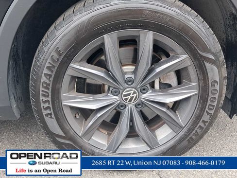 Used 2023 Volkswagen Tiguan SE AWD/4WD image 6