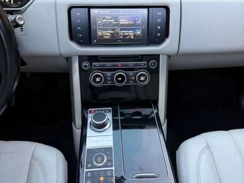 Used 2016 Land Rover Range Rover HSE image 18