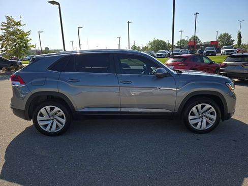 Used 2023 Volkswagen Atlas Cross Sport SE w/ Panoramic Sunroof Package AWD/4WD image 6