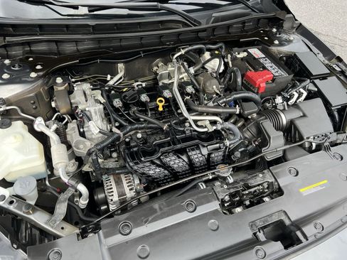 Used 2024 Nissan Altima 2.5 SV FWD image 26