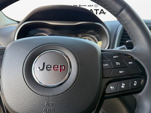 Used 2023 Jeep Cherokee Altitude Lux image 26