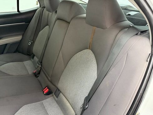 Used 2018 Toyota Camry LE image 34