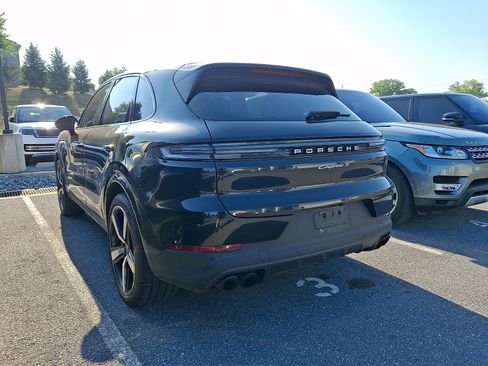 Used 2024 Porsche Cayenne S AWD/4WD image 2