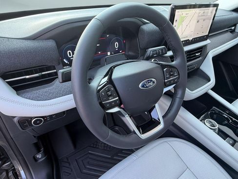 Used 2026 Ford Explorer Platinum w/ LUX Leather Package AWD/4WD image 4