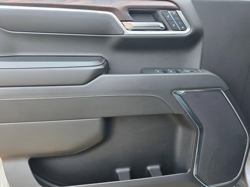 Used 2024 GMC Sierra 1500 SLT image 19