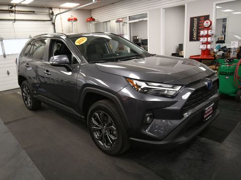 Used 2023 Toyota RAV4 XLE Premium AWD/4WD image 2