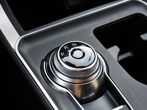 Used 2024 Ford Edge SE w/ Black Appearance Package AWD/4WD image 28