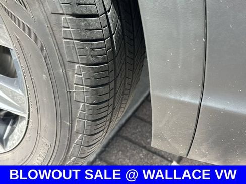 Certified 2024 Volkswagen Tiguan SE w/ Panoramic Sunroof Package FWD image 9