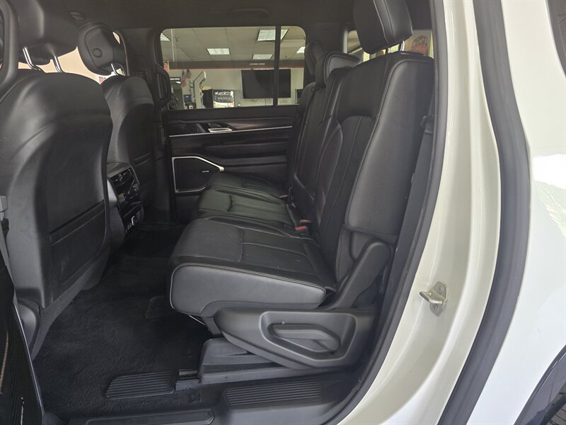 Used 2023 Jeep Wagoneer L Series III RWD image 12