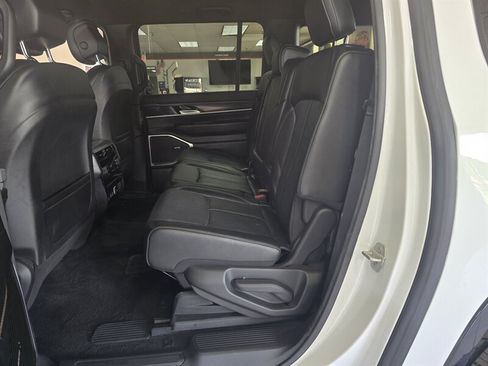 Used 2023 Jeep Wagoneer L Series III RWD image 12