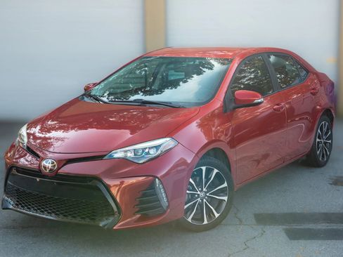 Used 2019 Toyota Corolla SE image 2