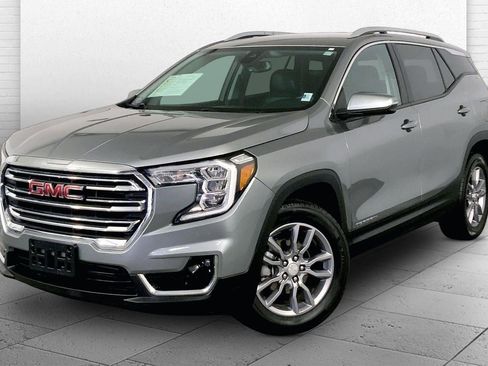 Used 2024 GMC Terrain SLT AWD/4WD image 12
