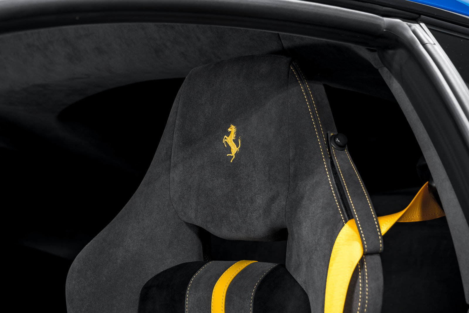 Used 2022 Ferrari 812 Competizione RWD image 33