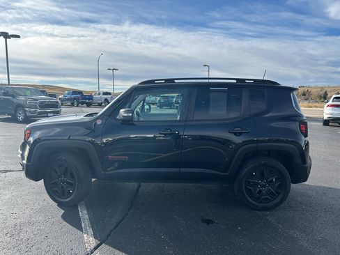 Used 2018 Jeep Renegade Trailhawk w/ UConnect 8.4 Nav Group image 8