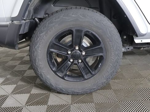 Used 2023 Jeep Wrangler Unlimited Sahara AWD/4WD image 18