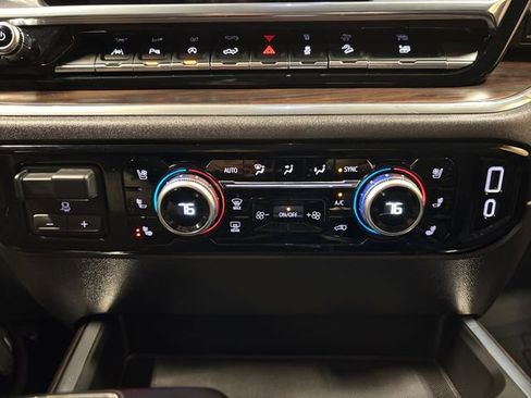 Used 2024 GMC Sierra 1500 SLT w/ SLT Premium Plus Package AWD/4WD image 21
