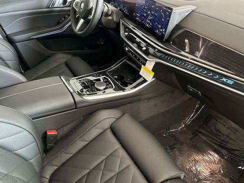 Used 2026 BMW X5 xDrive50e w/ M Sport Package image 27