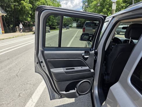 Used 2017 Jeep Patriot Latitude AWD/4WD image 22