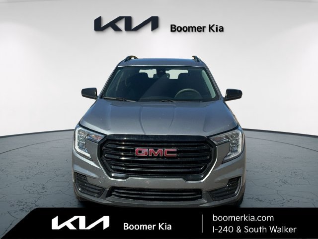 Used 2023 GMC Terrain SLE w/ Driver Convenience Package FWD image 2