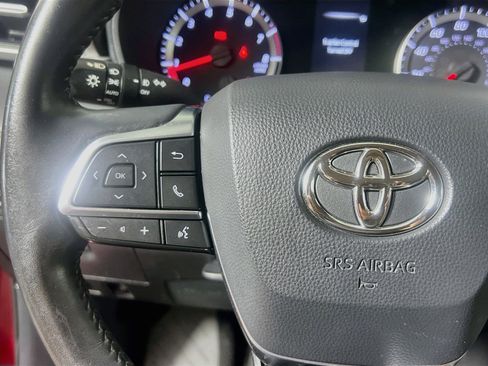 Used 2020 Toyota Highlander LE FWD image 18