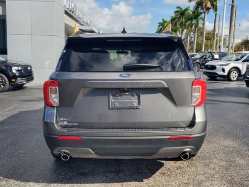 Used 2023 Ford Explorer XLT w/ Equipment Group 202A image 5