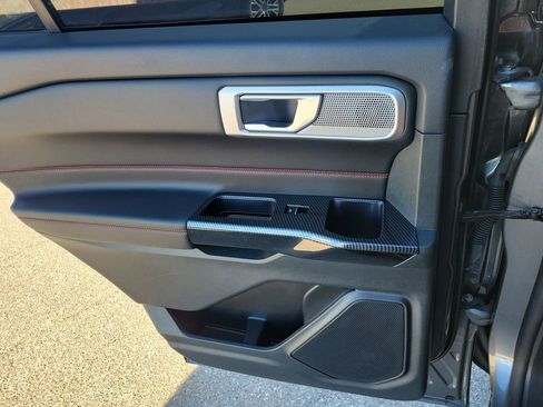 Certified 2024 Ford Explorer ST-Line w/ Class IV Trailer Tow Package image 15