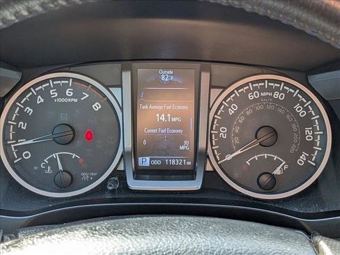 Used 2017 Toyota Tacoma Limited w/ Tow Package AWD/4WD image 11
