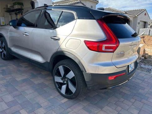 Used 2023 Volvo XC40 Recharge Ultimate image 11