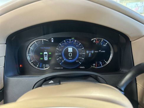Used 2018 Cadillac Escalade Platinum AWD/4WD image 21