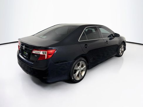 Used 2014 Toyota Camry SE FWD image 9