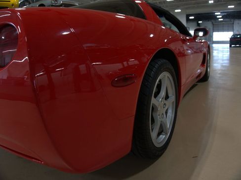 Used 2000 Chevrolet Corvette Coupe w/ Roof Pkg image 20