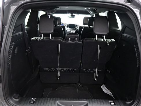 Used 2025 Chrysler Pacifica Select FWD image 38