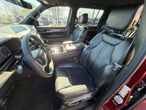 Certified 2024 Jeep Wagoneer Series III image 18