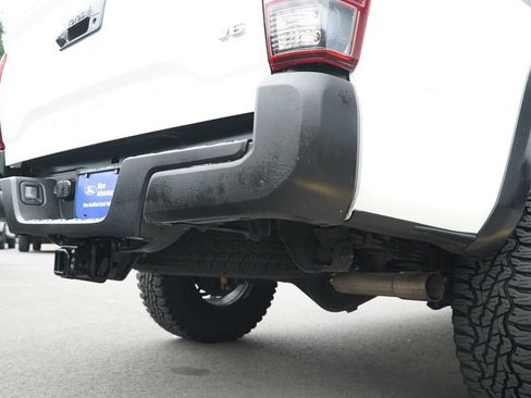 Used 2021 Toyota Tacoma TRD Off-Road AWD/4WD image 27