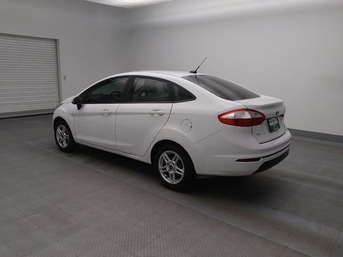 Used 2017 Ford Fiesta SE image 3